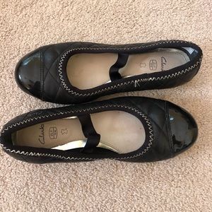 Clarks girls shoes - size 2.5